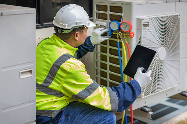 Professional Heat Pump Repair technician working in Weirsdale, FL
